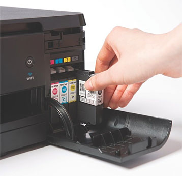 Brother - Patronen-Entnahme beim Tintenstrahldrucker
